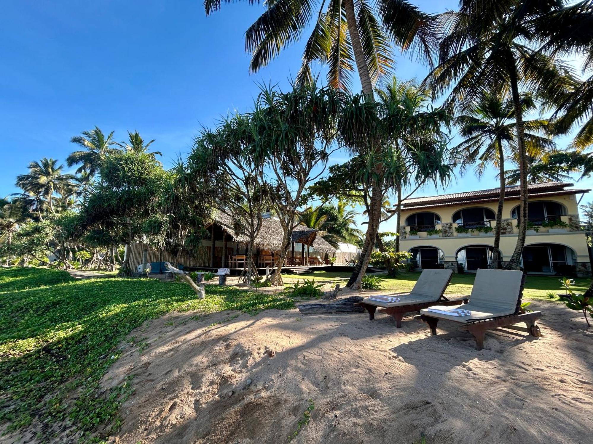 Cookie Aunt Beach Hotel Bentota Buitenkant foto