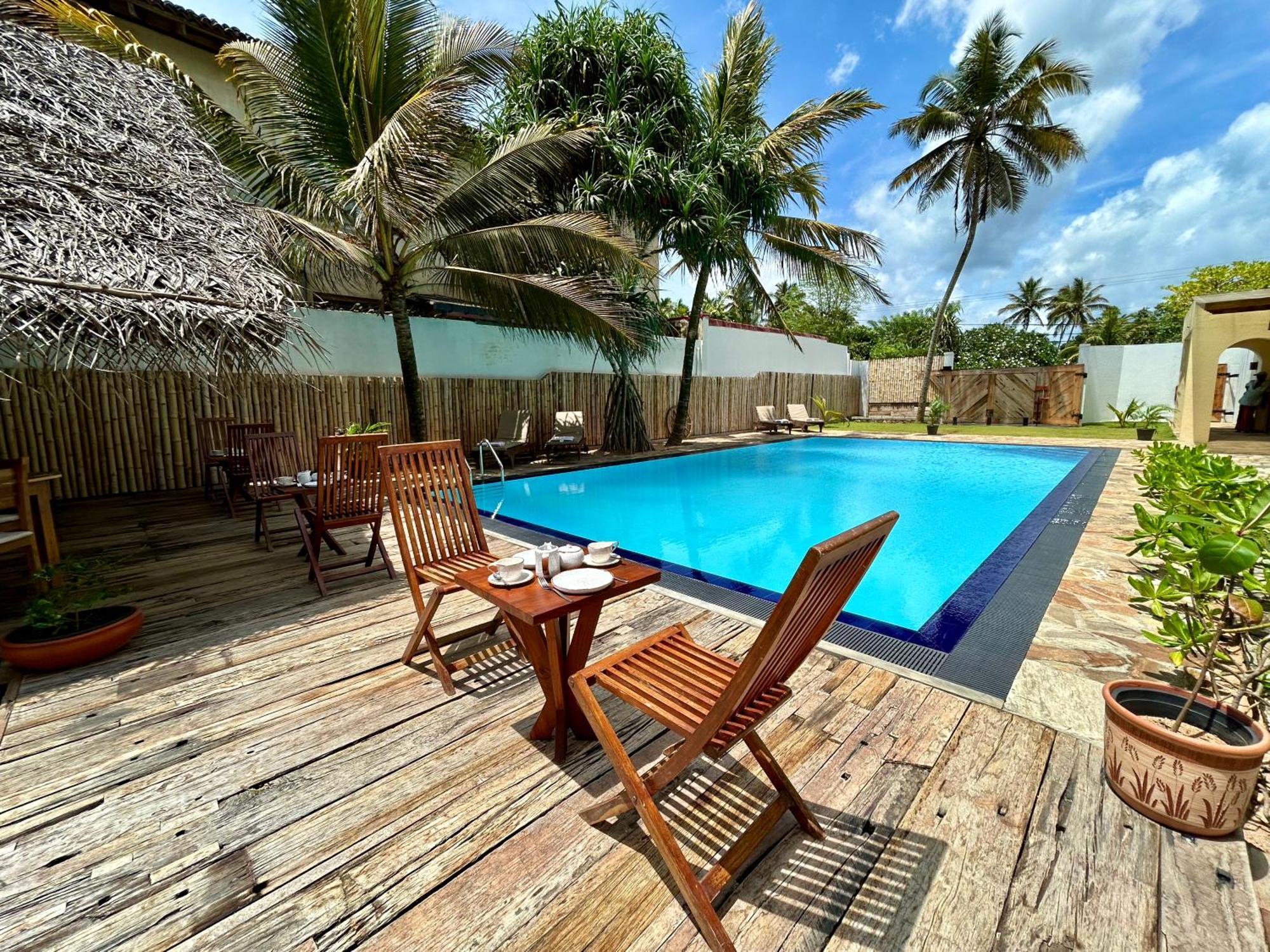 Cookie Aunt Beach Hotel Bentota Buitenkant foto