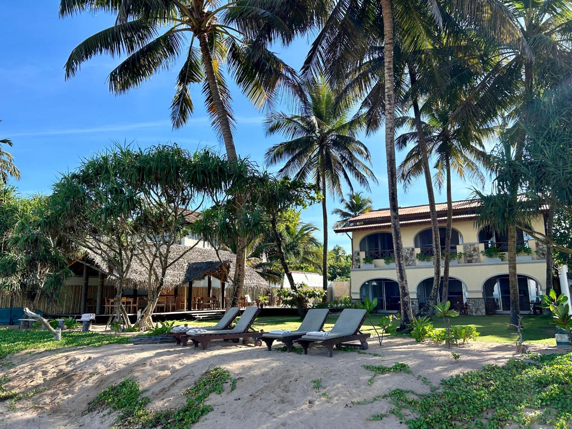 Cookie Aunt Beach Hotel Bentota Buitenkant foto
