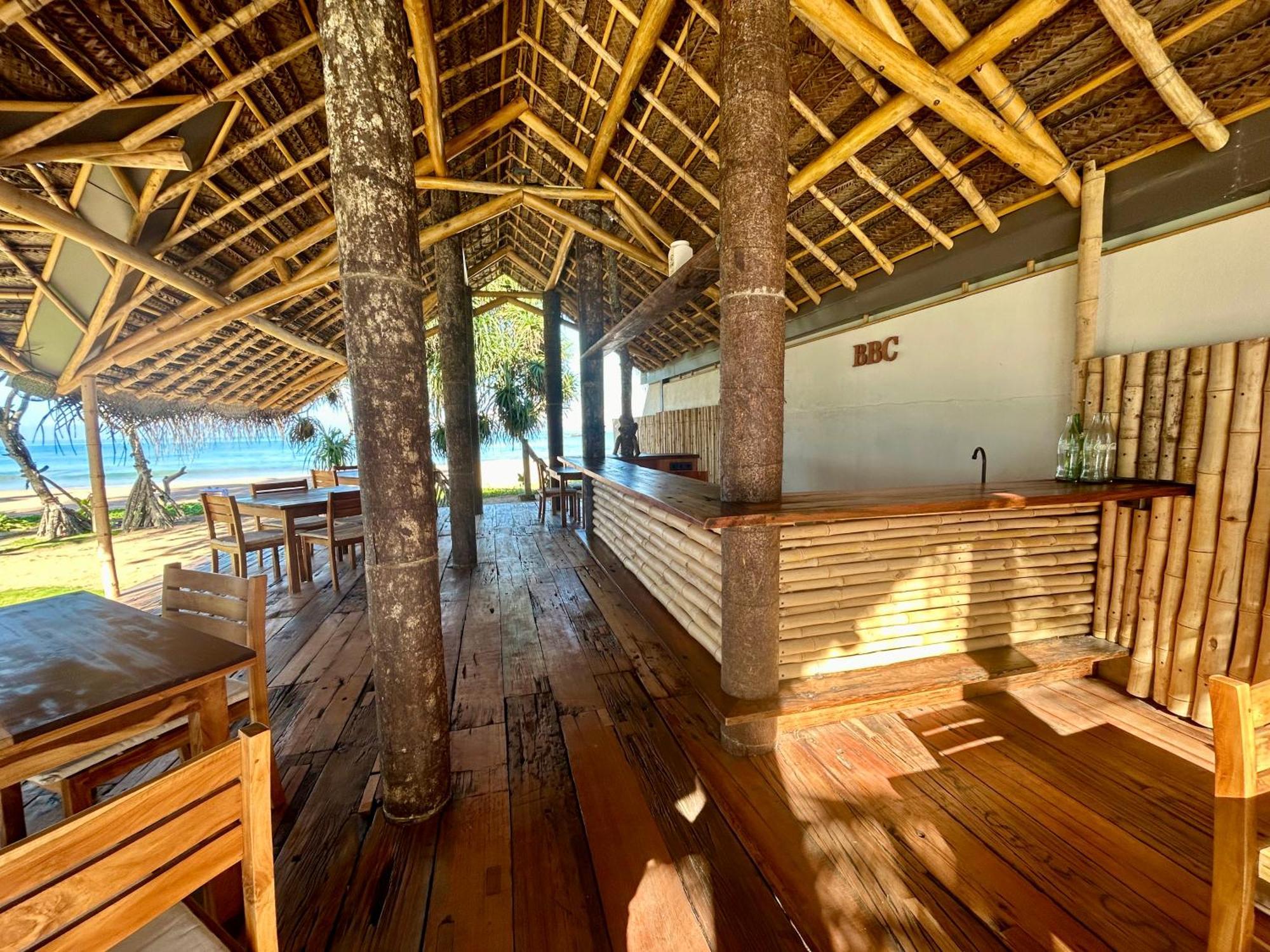 Cookie Aunt Beach Hotel Bentota Buitenkant foto