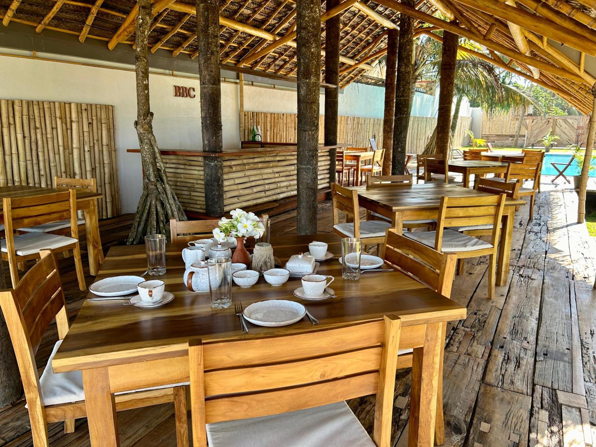 Cookie Aunt Beach Hotel Bentota Buitenkant foto