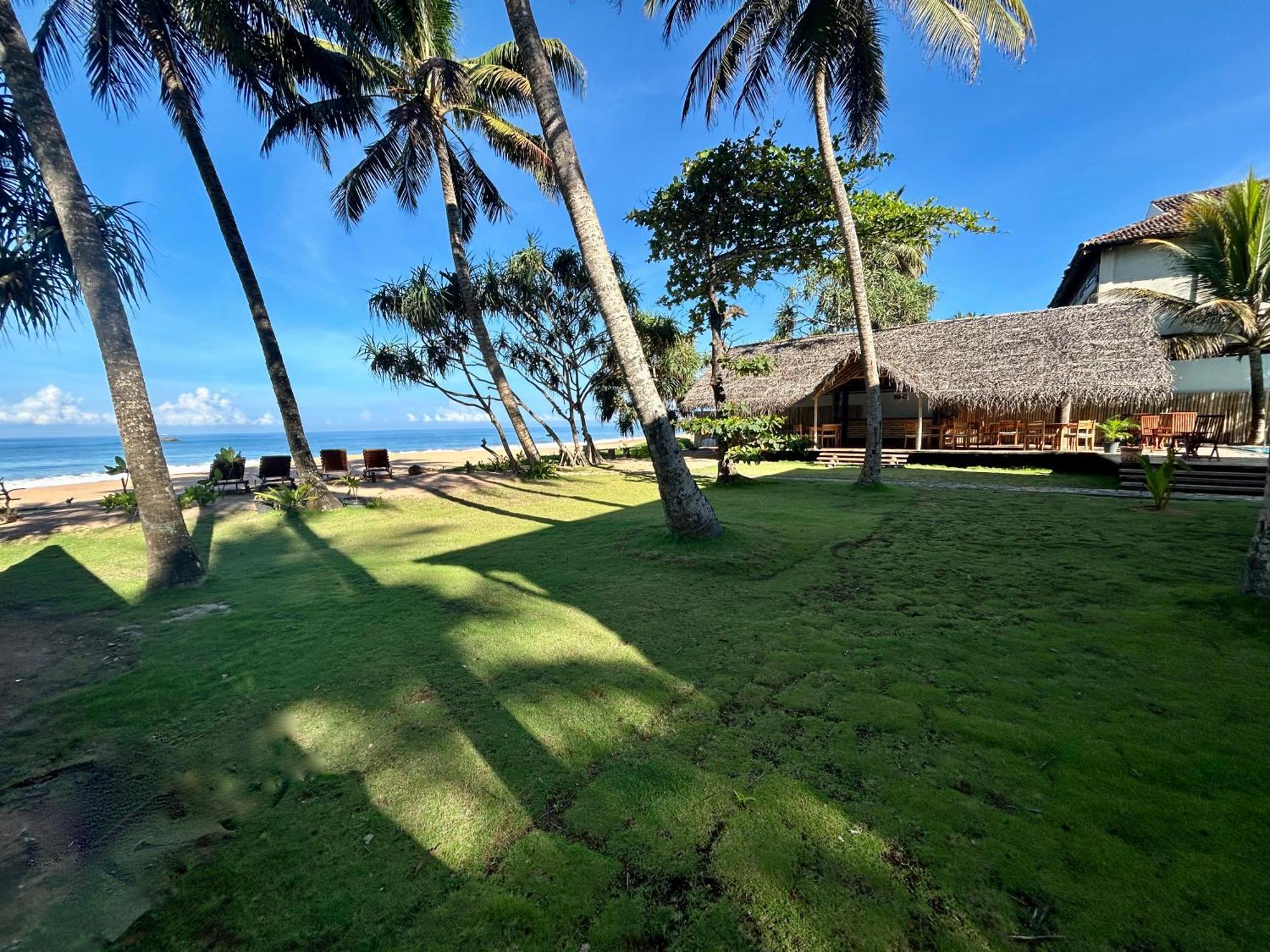 Cookie Aunt Beach Hotel Bentota Buitenkant foto