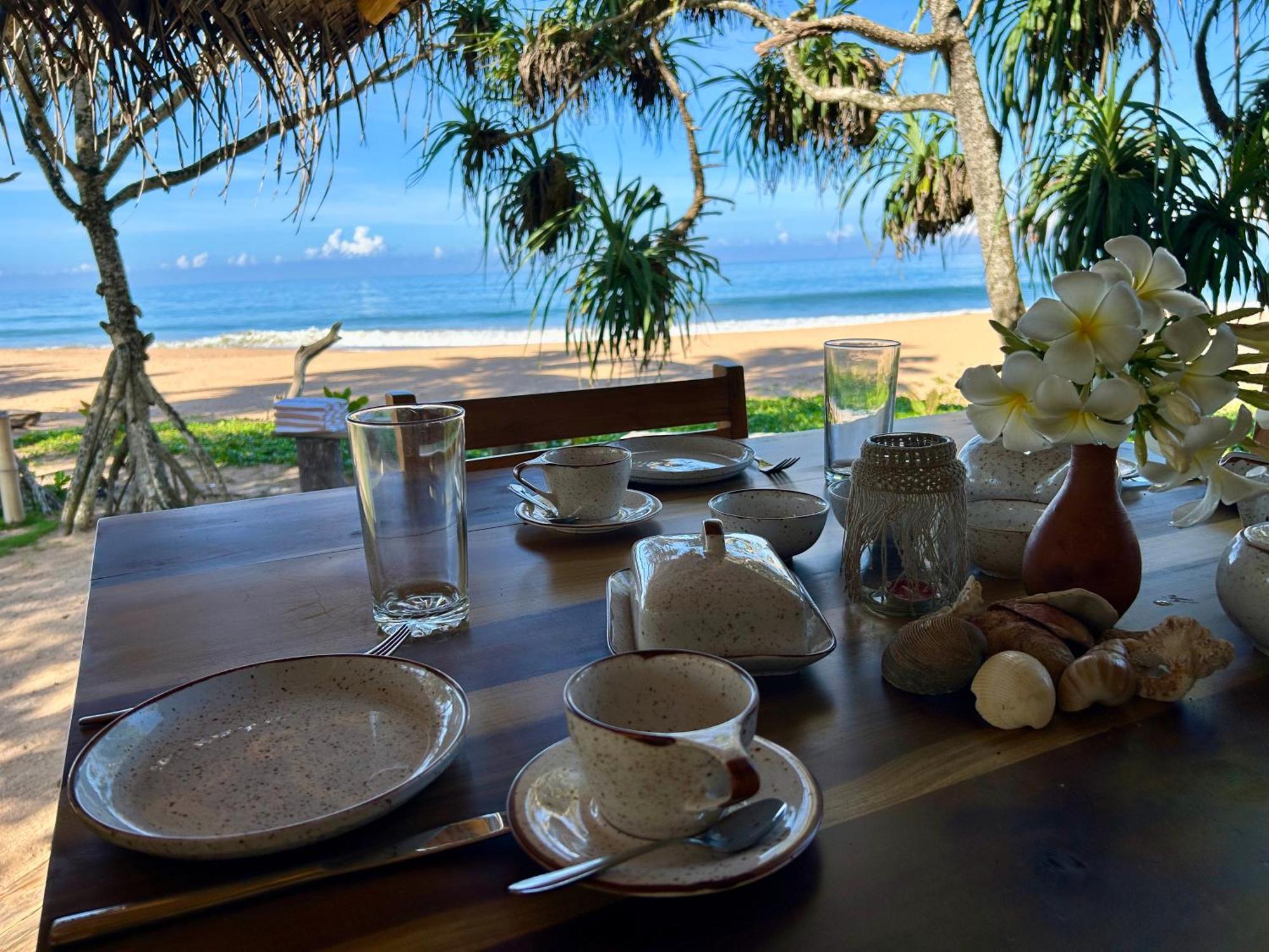 Cookie Aunt Beach Hotel Bentota Buitenkant foto